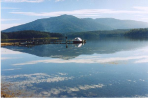 Гостиница Regatta Point Holiday Park  Бермаги
